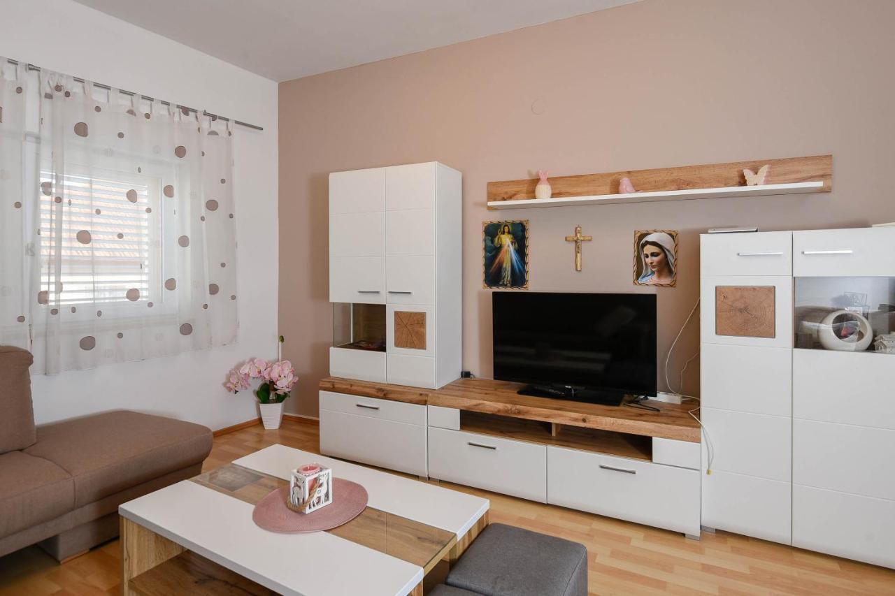 Apartments Karla Orebić Exterior foto